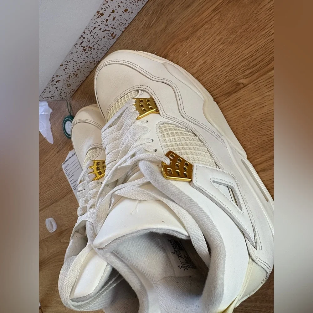 Women’s Air Jordan 4 retro